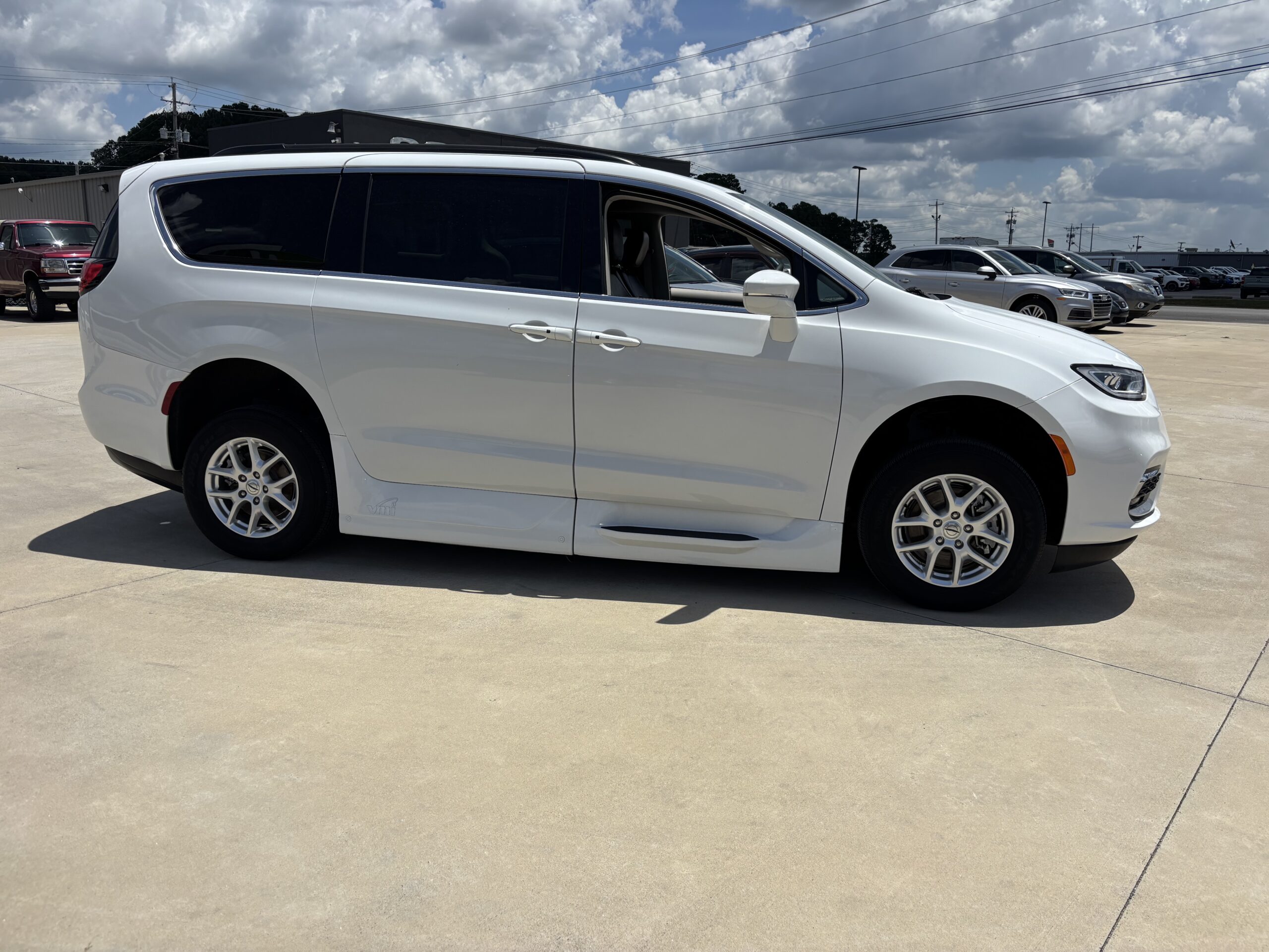 2022 CHRYSLER PACIFICA TOURING