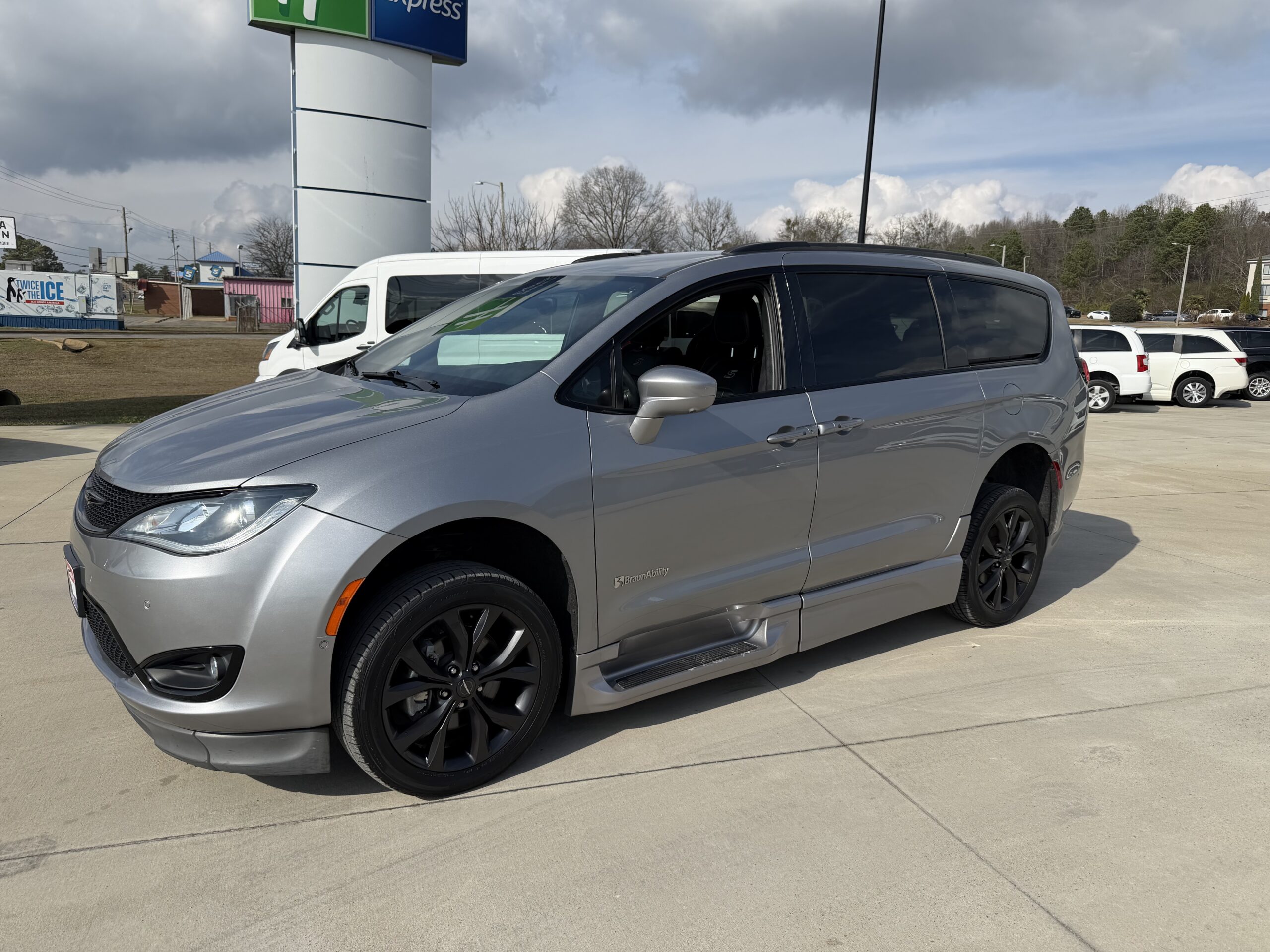 2019 CHRYSLER PACIFICA TOURING