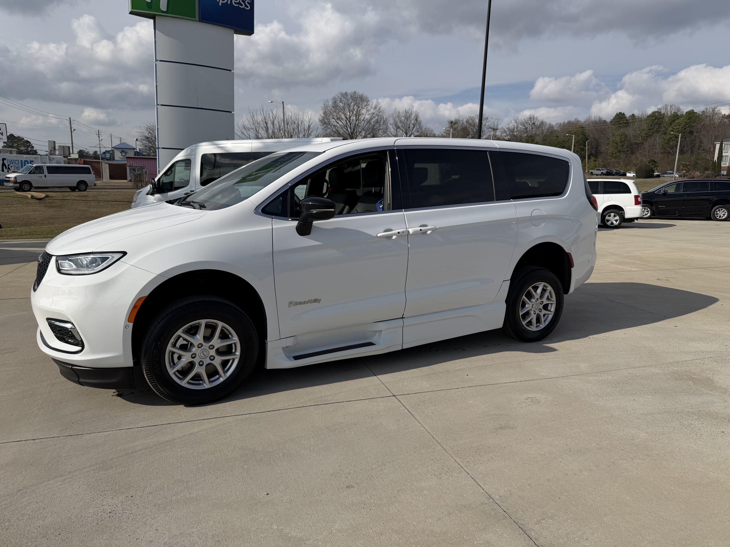 2025 CHRYSLER PACIFICA